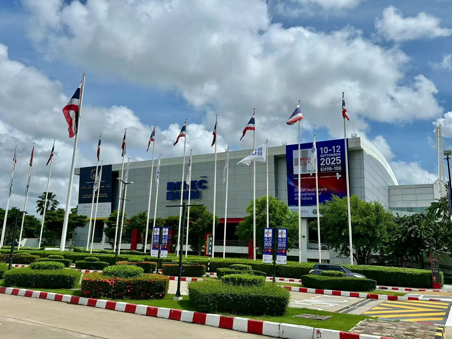 NGÀY ĐẦU TIÊN TẠI HỘI CHỢ Y TẾ THÁI LAN 2025
